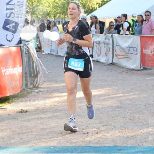 07.09.2025 - 19. Norderstedt Triathlon Luisa Fischer http://msf.ph/oto/8743268 07.09.2025 17:05:54 Ziel 887 meine-sportfotos.de