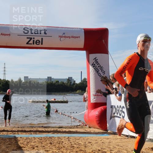 07.09.2025 - 19. Norderstedt Triathlon Luisa Fischer http://msf.ph/oto/8743273 07.09.2025 10:21:06 Schwimmen 657, 675, 677 meine-sportfotos.de