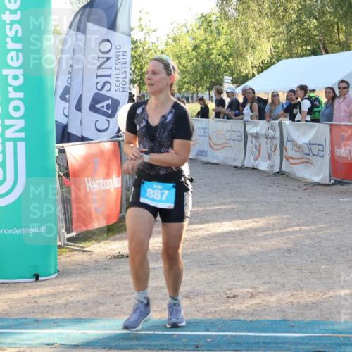 07.09.2025 - 19. Norderstedt Triathlon Luisa Fischer http://msf.ph/oto/8743284 07.09.2025 17:05:54 Ziel 887 meine-sportfotos.de