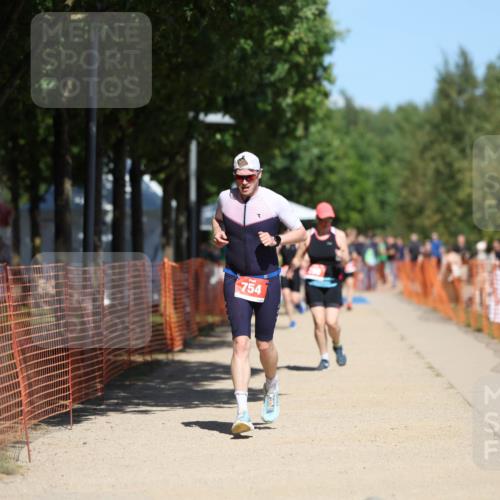 07.09.2025 - 19. Norderstedt Triathlon Michael Strokosch http://msf.ph/oto/8743301 07.09.2025 13:08:54 Laufen 220, 290, 713, 754 meine-sportfotos.de