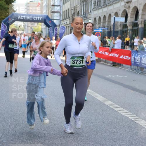 07.09.2025 - BARMER Alsterlauf Strokosch-Dieckow http://msf.ph/oto/8743315 07.09.2025 10:17:59 Ziel 2255, 2488, 2571, 2575, 2715, 3021, 3052, 3138, 3139, 3478, 3993, 4293, 4343, 4661, 5403, 5405, 8021 meine-sportfotos.de