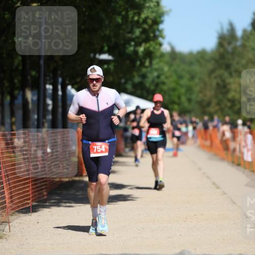 07.09.2025 - 19. Norderstedt Triathlon Michael Strokosch http://msf.ph/oto/8743351 07.09.2025 13:08:55 Laufen 220, 290, 713, 754 meine-sportfotos.de