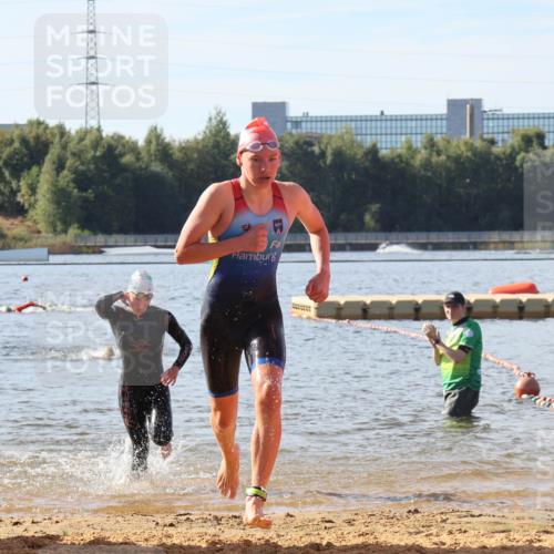 07.09.2025 - 19. Norderstedt Triathlon Luisa Fischer http://msf.ph/oto/8743352 07.09.2025 10:21:23 Schwimmen 649, 687 meine-sportfotos.de