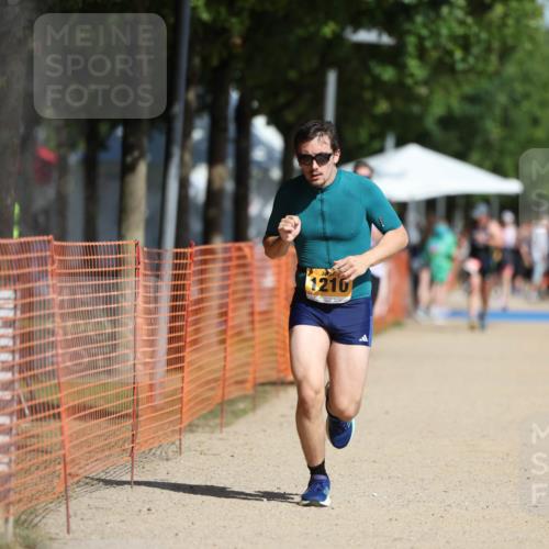 07.09.2025 - 19. Norderstedt Triathlon Michael Strokosch http://msf.ph/oto/8743440 07.09.2025 11:56:39 Laufen 1210, 1274 meine-sportfotos.de
