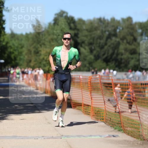 07.09.2025 - 19. Norderstedt Triathlon Michael Strokosch http://msf.ph/oto/8743484 07.09.2025 14:42:30 Laufen 993, 1014, 1015 meine-sportfotos.de
