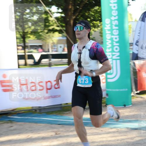 07.09.2025 - 19. Norderstedt Triathlon Luisa Fischer http://msf.ph/oto/8743486 07.09.2025 17:06:40 Ziel 873 meine-sportfotos.de