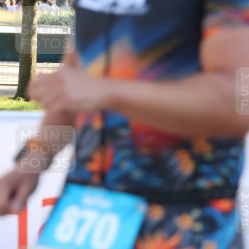 07.09.2025 - 19. Norderstedt Triathlon Luisa Fischer http://msf.ph/oto/8743627 07.09.2025 17:07:46 Ziel 870, 902 meine-sportfotos.de