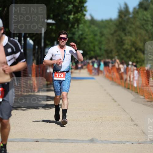 07.09.2025 - 19. Norderstedt Triathlon Michael Strokosch http://msf.ph/oto/8743631 07.09.2025 13:09:09 Laufen 174, 277, 715, 1373 meine-sportfotos.de