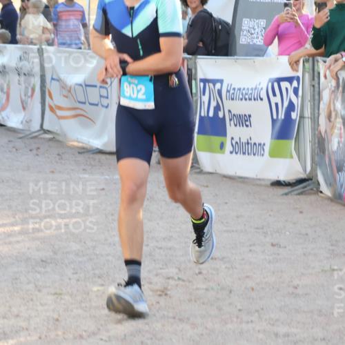 07.09.2025 - 19. Norderstedt Triathlon Luisa Fischer http://msf.ph/oto/8743632 07.09.2025 17:07:47 Ziel 870, 902 meine-sportfotos.de