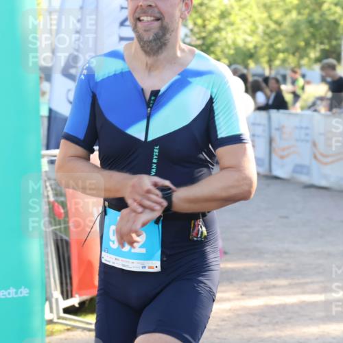 07.09.2025 - 19. Norderstedt Triathlon Luisa Fischer http://msf.ph/oto/8743660 07.09.2025 17:07:48 Ziel 870, 902 meine-sportfotos.de