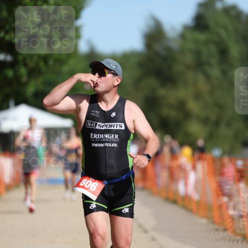 07.09.2025 - 19. Norderstedt Triathlon Michael Strokosch http://msf.ph/oto/8743766 07.09.2025 11:56:55 Laufen 806, 1176 meine-sportfotos.de