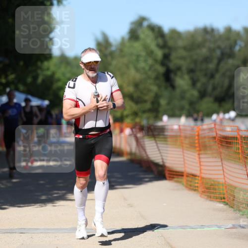 07.09.2025 - 19. Norderstedt Triathlon Michael Strokosch http://msf.ph/oto/8743816 07.09.2025 14:43:30 Laufen 422, 972, 994, 1001, 1467 meine-sportfotos.de