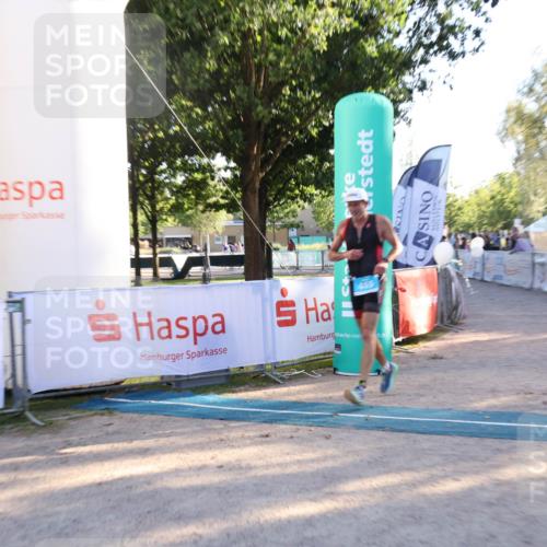 07.09.2025 - 19. Norderstedt Triathlon Luisa Fischer http://msf.ph/oto/8743843 07.09.2025 17:10:02 Ziel 415 meine-sportfotos.de
