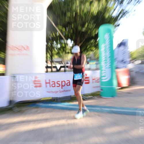 07.09.2025 - 19. Norderstedt Triathlon Luisa Fischer http://msf.ph/oto/8743855 07.09.2025 17:10:03 Ziel 415 meine-sportfotos.de