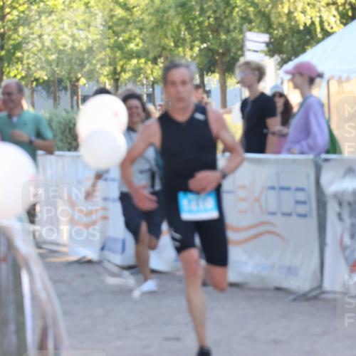 07.09.2025 - 19. Norderstedt Triathlon Luisa Fischer http://msf.ph/oto/8743863 07.09.2025 17:11:01 Ziel 408, 1410 meine-sportfotos.de