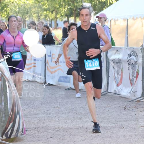 07.09.2025 - 19. Norderstedt Triathlon Luisa Fischer http://msf.ph/oto/8743870 07.09.2025 17:11:02 Ziel 408, 1410 meine-sportfotos.de