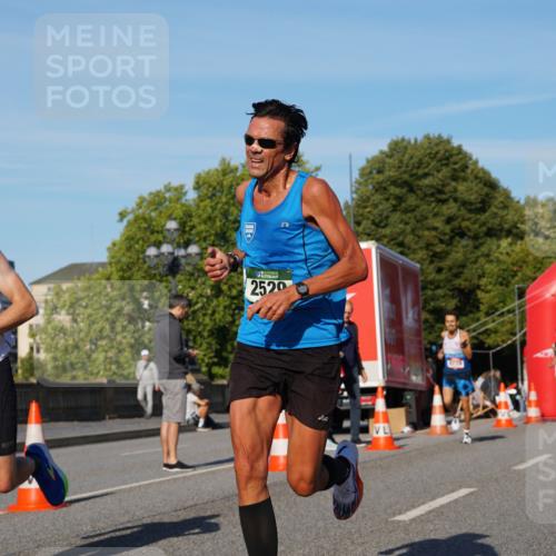 07.09.2025 - BARMER Alsterlauf Yannick Fuchs http://msf.ph/oto/8743908 07.09.2025 09:29:23 Laufen 4647, 2520 meine-sportfotos.de