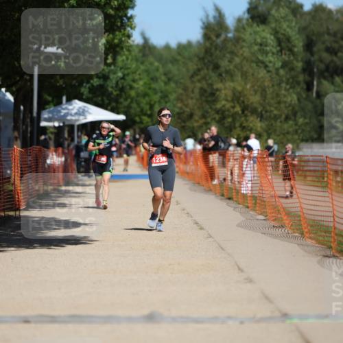 07.09.2025 - 19. Norderstedt Triathlon Michael Strokosch http://msf.ph/oto/8743919 07.09.2025 13:09:35 Laufen 1234 meine-sportfotos.de