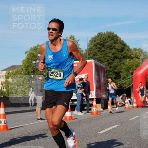 07.09.2025 - BARMER Alsterlauf Yannick Fuchs http://msf.ph/oto/8743921 07.09.2025 09:29:23 Laufen 4647, 36, 2529, 1775 meine-sportfotos.de