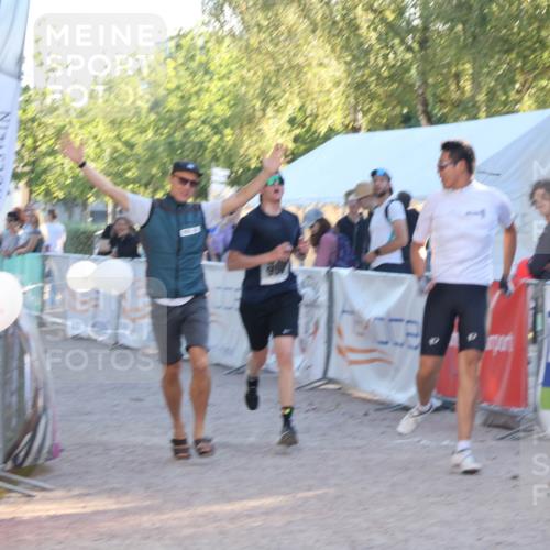 07.09.2025 - 19. Norderstedt Triathlon Luisa Fischer http://msf.ph/oto/8743979 07.09.2025 17:11:25 Ziel 955 meine-sportfotos.de