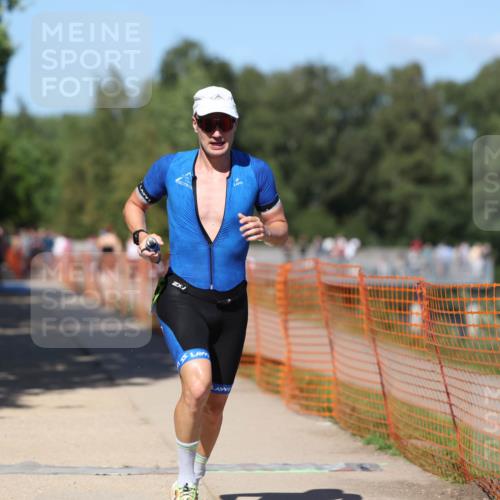 07.09.2025 - 19. Norderstedt Triathlon Michael Strokosch http://msf.ph/oto/8744001 07.09.2025 14:43:47 Laufen 1008, 1038, 1041, 1421 meine-sportfotos.de