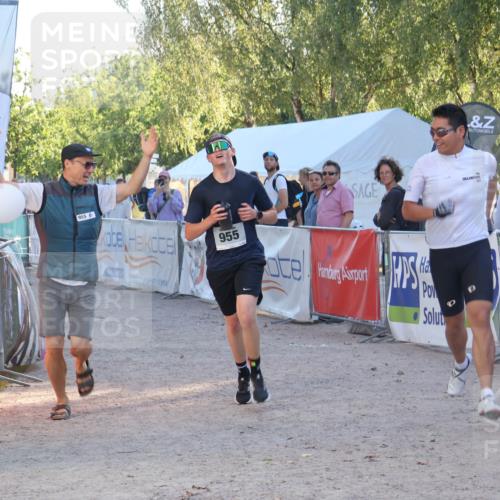 07.09.2025 - 19. Norderstedt Triathlon Luisa Fischer http://msf.ph/oto/8744013 07.09.2025 17:11:26 Ziel 955 meine-sportfotos.de