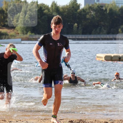 07.09.2025 - 19. Norderstedt Triathlon Luisa Fischer http://msf.ph/oto/8744070 07.09.2025 10:22:59 Schwimmen 58, 93, 109, 118, 131, 638, 670 meine-sportfotos.de