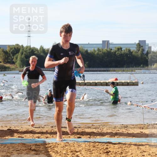 07.09.2025 - 19. Norderstedt Triathlon Luisa Fischer http://msf.ph/oto/8744095 07.09.2025 10:23:01 Schwimmen 58, 93, 118, 638 meine-sportfotos.de