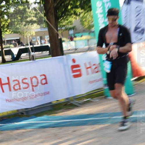 07.09.2025 - 19. Norderstedt Triathlon Luisa Fischer http://msf.ph/oto/8744100 07.09.2025 17:11:45 Ziel 866 meine-sportfotos.de