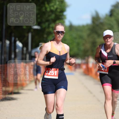 07.09.2025 - 19. Norderstedt Triathlon Michael Strokosch http://msf.ph/oto/8744106 07.09.2025 12:34:06 Laufen 1251, 1368, 1381 meine-sportfotos.de