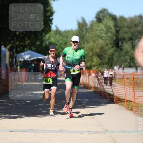 07.09.2025 - 19. Norderstedt Triathlon Michael Strokosch http://msf.ph/oto/8744140 07.09.2025 14:44:01 Laufen 981, 1013, 1027 meine-sportfotos.de