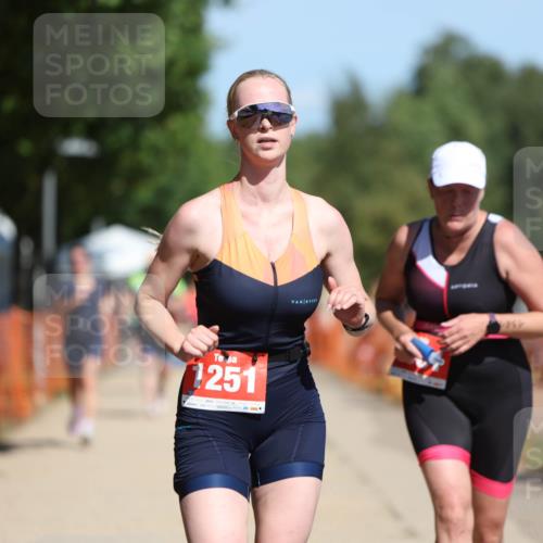 07.09.2025 - 19. Norderstedt Triathlon Michael Strokosch http://msf.ph/oto/8744142 07.09.2025 12:34:06 Laufen 1251, 1368, 1381 meine-sportfotos.de