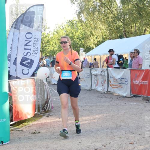 07.09.2025 - 19. Norderstedt Triathlon Luisa Fischer http://msf.ph/oto/8744163 07.09.2025 17:12:07 Ziel 390, 1413 meine-sportfotos.de