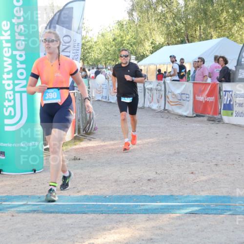 07.09.2025 - 19. Norderstedt Triathlon Luisa Fischer http://msf.ph/oto/8744183 07.09.2025 17:12:09 Ziel 390, 1413 meine-sportfotos.de