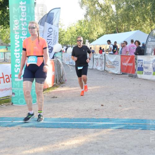 07.09.2025 - 19. Norderstedt Triathlon Luisa Fischer http://msf.ph/oto/8744189 07.09.2025 17:12:09 Ziel 390, 1413 meine-sportfotos.de