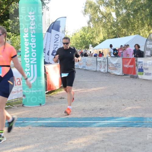 07.09.2025 - 19. Norderstedt Triathlon Luisa Fischer http://msf.ph/oto/8744200 07.09.2025 17:12:10 Ziel 390, 1413 meine-sportfotos.de