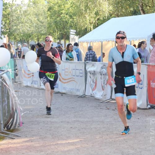 07.09.2025 - 19. Norderstedt Triathlon Luisa Fischer http://msf.ph/oto/8744235 07.09.2025 17:12:39 Ziel 883, 1557 meine-sportfotos.de