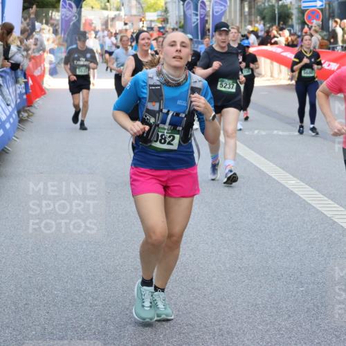 07.09.2025 - BARMER Alsterlauf Strokosch-Dieckow http://msf.ph/oto/8744303 07.09.2025 10:17:46 Ziel 2255, 2286, 2493, 2575, 2821, 3000, 3021, 3052, 3199, 3200, 3724, 3993, 4009, 4293, 4322, 4404, 4802, 4818, 5994, 8119, 8149, 8214, 8326 meine-sportfotos.de