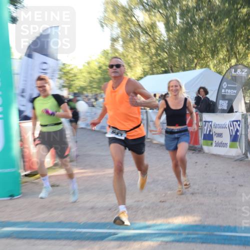 07.09.2025 - 19. Norderstedt Triathlon Luisa Fischer http://msf.ph/oto/8744326 07.09.2025 17:12:49 Ziel 933, 1557 meine-sportfotos.de