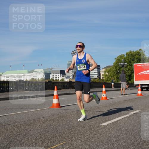07.09.2025 - BARMER Alsterlauf Yannick Fuchs http://msf.ph/oto/8744363 07.09.2025 09:29:47 Laufen 4853, 5700 meine-sportfotos.de