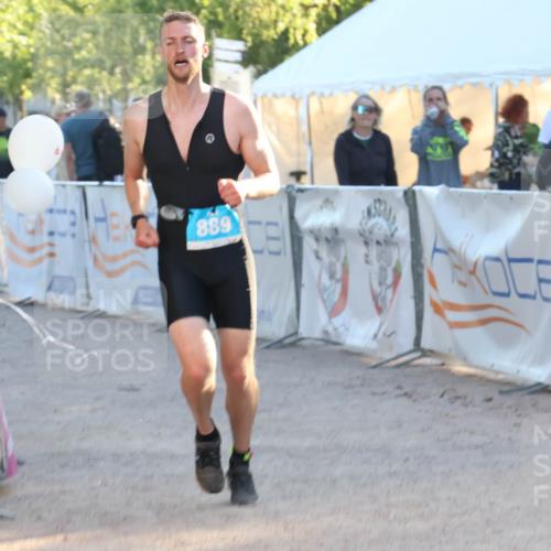 07.09.2025 - 19. Norderstedt Triathlon Luisa Fischer http://msf.ph/oto/8744394 07.09.2025 17:13:28 Ziel 889 meine-sportfotos.de
