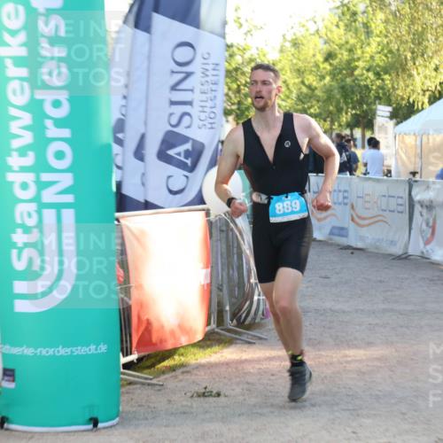 07.09.2025 - 19. Norderstedt Triathlon Luisa Fischer http://msf.ph/oto/8744415 07.09.2025 17:13:29 Ziel 889 meine-sportfotos.de
