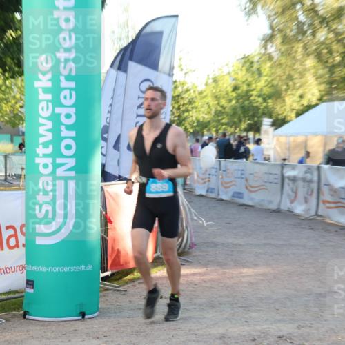 07.09.2025 - 19. Norderstedt Triathlon Luisa Fischer http://msf.ph/oto/8744419 07.09.2025 17:13:29 Ziel 889 meine-sportfotos.de
