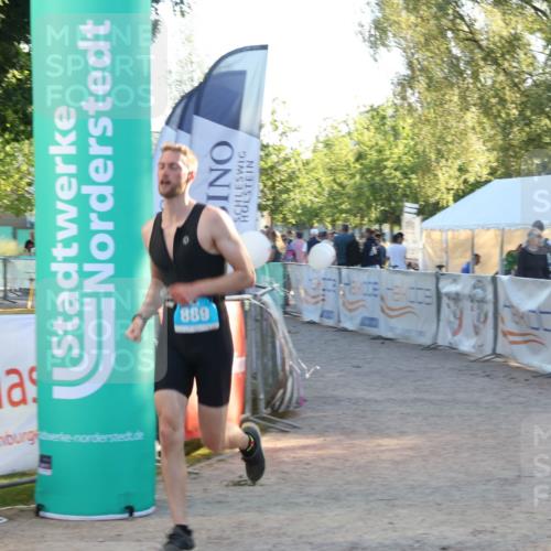 07.09.2025 - 19. Norderstedt Triathlon Luisa Fischer http://msf.ph/oto/8744423 07.09.2025 17:13:29 Ziel 889 meine-sportfotos.de