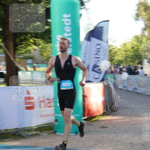 07.09.2025 - 19. Norderstedt Triathlon Luisa Fischer http://msf.ph/oto/8744428 07.09.2025 17:13:30 Ziel 889 meine-sportfotos.de