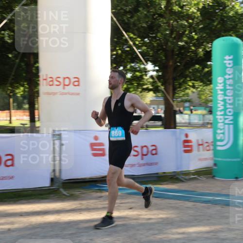 07.09.2025 - 19. Norderstedt Triathlon Luisa Fischer http://msf.ph/oto/8744441 07.09.2025 17:13:30 Ziel 889 meine-sportfotos.de