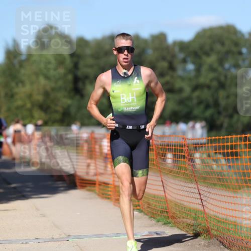 07.09.2025 - 19. Norderstedt Triathlon Michael Strokosch http://msf.ph/oto/8744624 07.09.2025 14:45:10 Laufen 996 meine-sportfotos.de