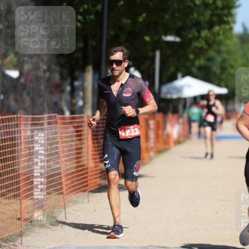 07.09.2025 - 19. Norderstedt Triathlon Michael Strokosch http://msf.ph/oto/8744723 07.09.2025 12:34:34 Laufen 226, 696, 803, 1213, 1233 meine-sportfotos.de