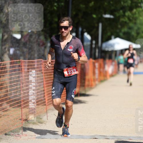 07.09.2025 - 19. Norderstedt Triathlon Michael Strokosch http://msf.ph/oto/8744745 07.09.2025 12:34:34 Laufen 226, 696, 803, 1213, 1233 meine-sportfotos.de