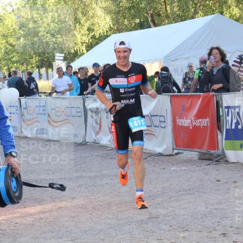 07.09.2025 - 19. Norderstedt Triathlon Luisa Fischer http://msf.ph/oto/8744764 07.09.2025 17:15:23 Ziel 1417 meine-sportfotos.de